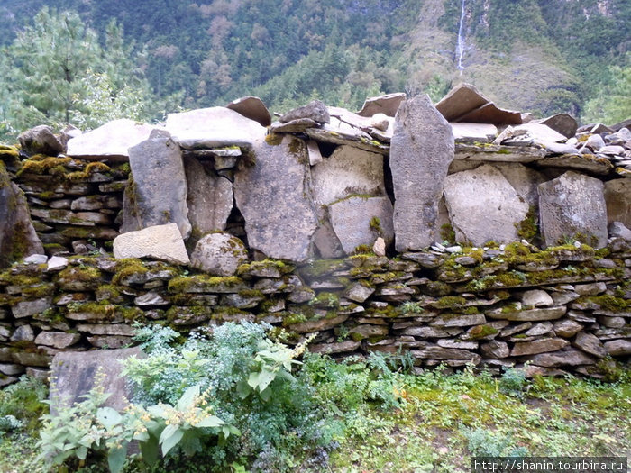 Стена из камней Зона Гандаки, Непал
