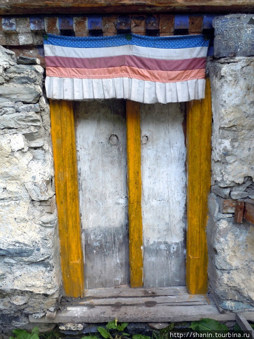 Окно храма Зона Гандаки, Непал