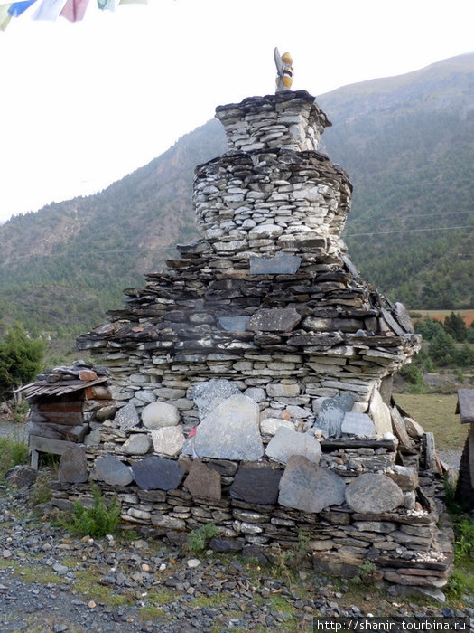 Ступа из камней Зона Гандаки, Непал