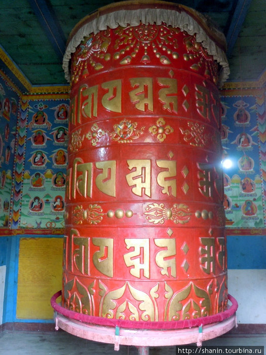 Огромный молитвенный барабан Хумде, Непал