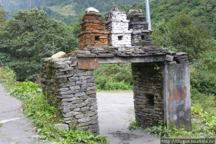 Храмы и святые места в горах Зона Гандаки, Непал