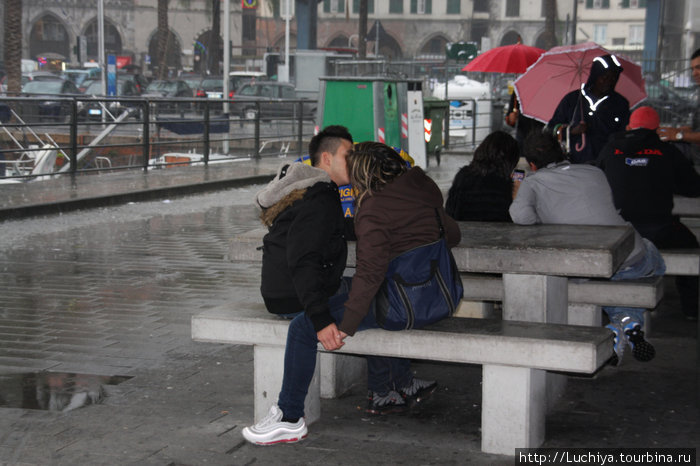Дождливый поцелуй Генуя, Италия