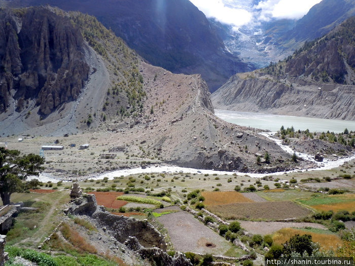 Вид из Мананга на реку Мананг, Непал