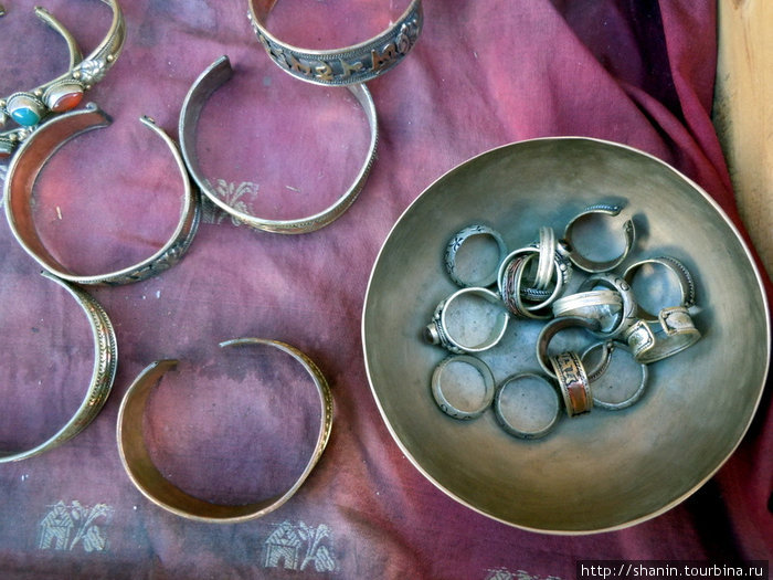 Изделия из металла — для туристов Мананг, Непал