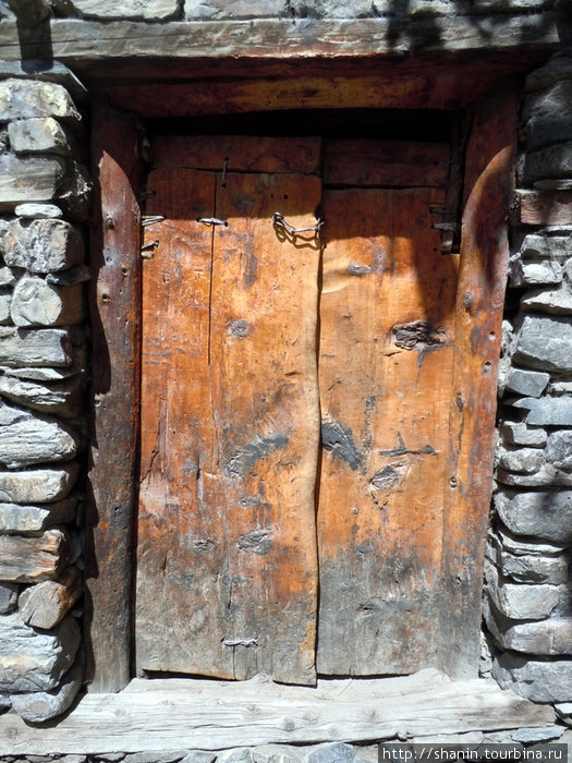 Дверь Мананг, Непал