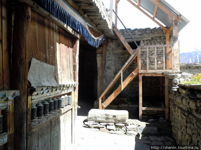 В монастыре Мананг, Непал