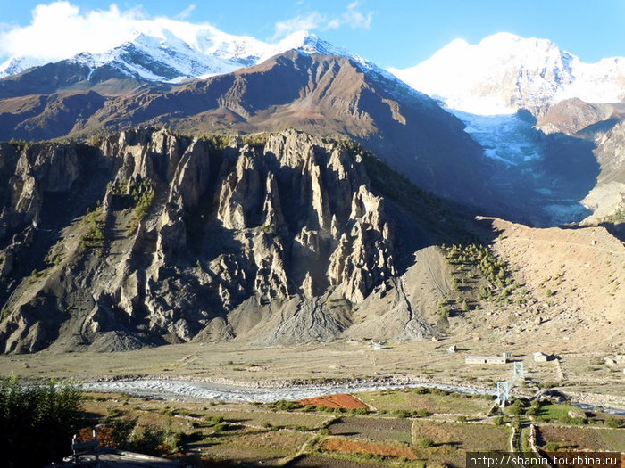 Горы за рекой Мананг, Непал