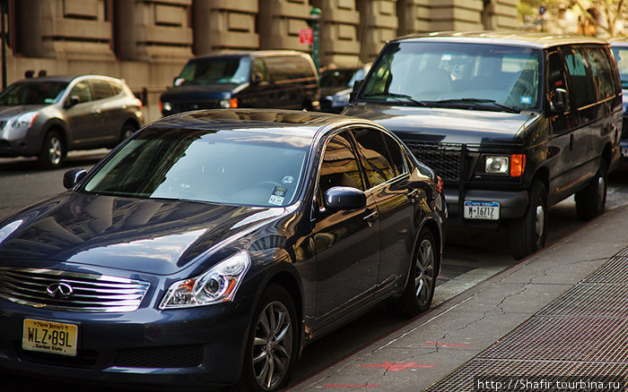 Машины в черном у полицейского управления Нью-Йорк, CША