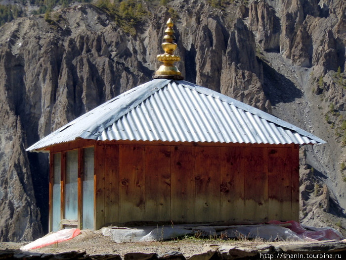 Крыша монастыря Карки Мананг, Непал