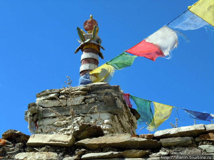 Ступа и флажки Национальный парк Аннапурны, Непал