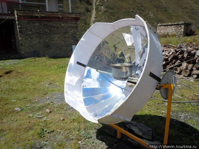 Солнечная печка в действии Зона Гандаки, Непал