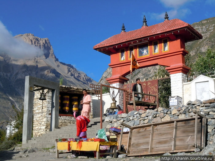 Вход в храмовый комплекс Муктинатх, Непал