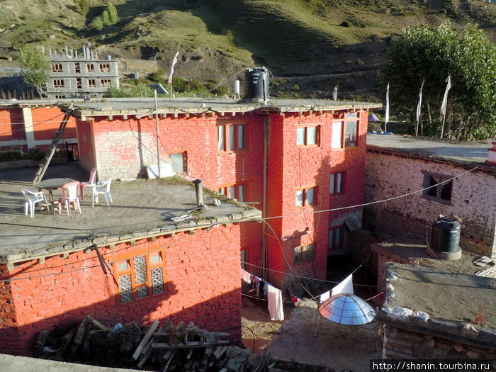 Вид с крыши храма в Тсечен Кинга Чоелинг Гонпа Муктинатх, Непал