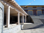 На территории монастыря Шакья в Джаркоте