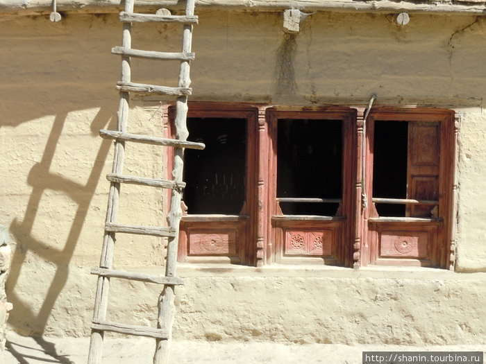 Три окна Кагбени, Непал