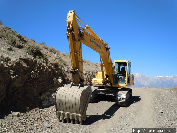 Идет ремонт дороги Кагбени, Непал