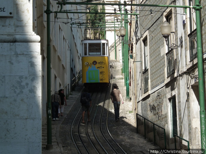 Трамвайчики и фуникулеры — символ Лиссабона. Лиссабон, Португалия