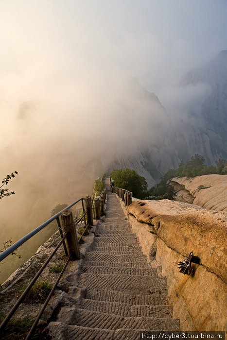 Лестница в небеса Хуашань, Китай