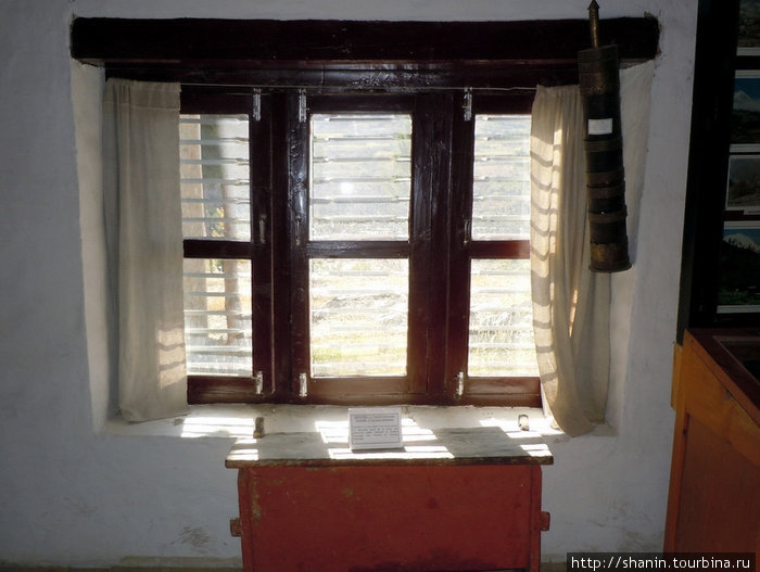 Окно Джомсом, Непал