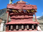 Храм с молитвенными барабанами
