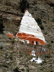 Ступа на скале у монастыря Гуру Пандита Ананд