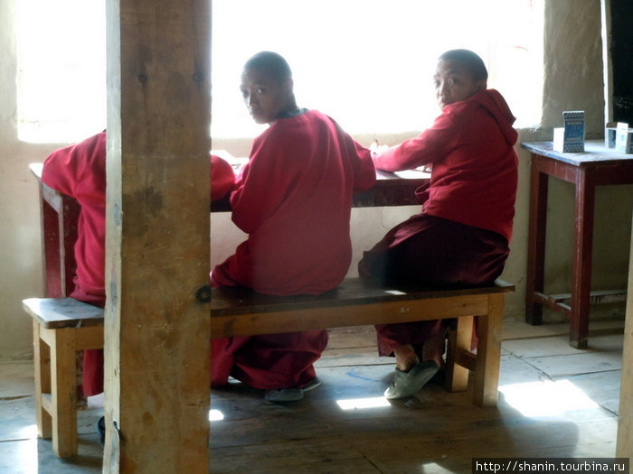 Монахи учатся Марфа, Непал