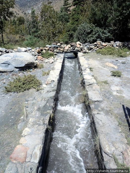 Арык с водой Марфа, Непал