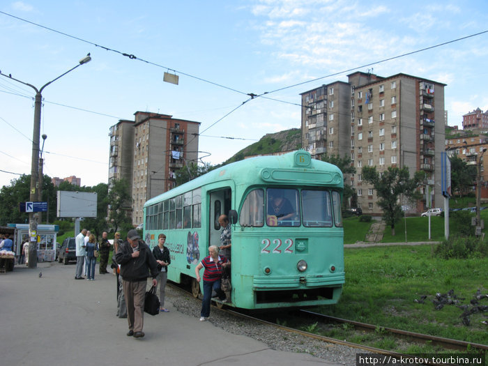 Трамваи уже почти всюду убраны, вот чуть осталось Владивосток, Россия