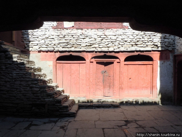 Обычный двор обычного дома в Тукуче Тукуче, Непал