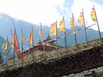 Флажки на крыше храма