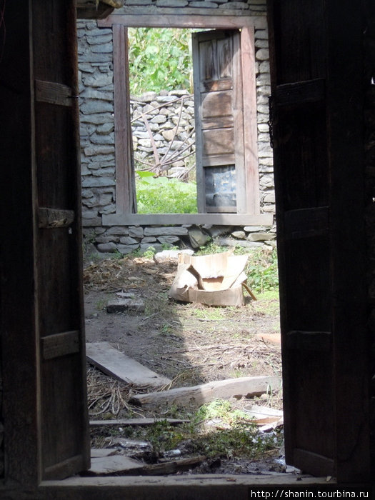 Дверь во двор Тукуче, Непал