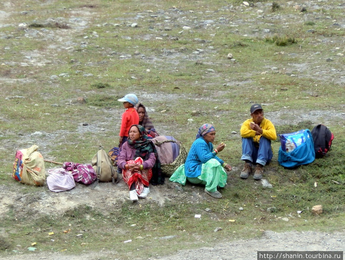 Паломники на отдыхе Зона Дхавалагири, Непал