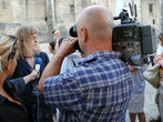 3-ий канал французского телевидения спрашивает у нашей группы мнение о скульптуре слона, которая установлена на площади.
