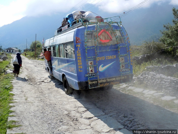 Автобус на дороге Зона Дхавалагири, Непал