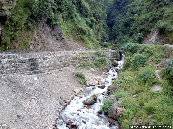 Река у дороги Зона Дхавалагири, Непал