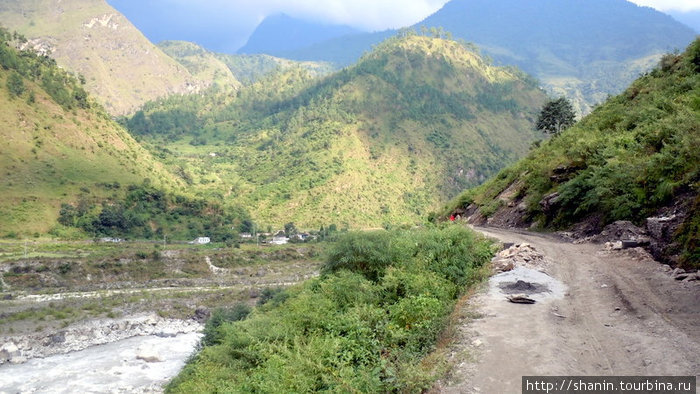 Дорога у реки Зона Дхавалагири, Непал
