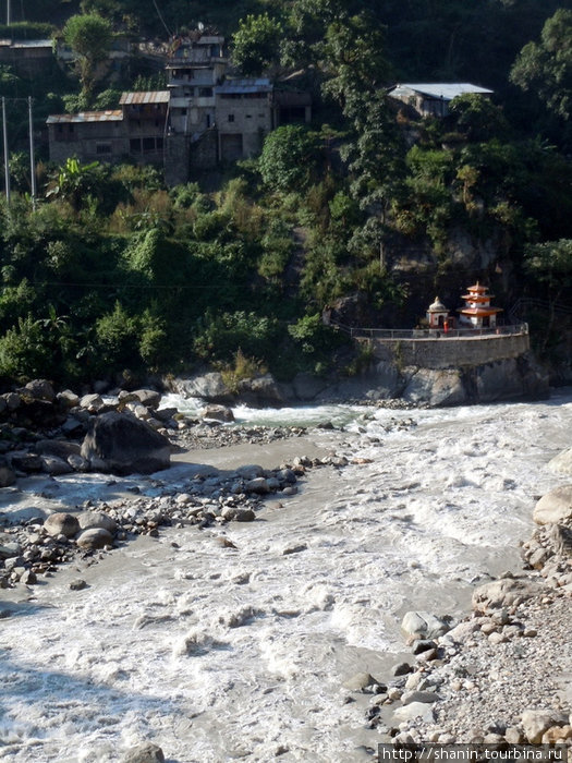 Храм на слиянии двух рек Зона Дхавалагири, Непал
