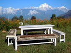 Столики с видом на Гималаи