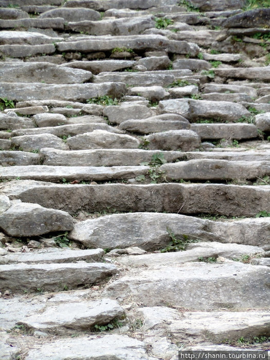 Каменные ступени