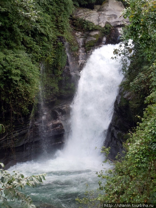 Водопад у Тхиркедхунге Зона Дхавалагири, Непал