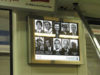 В метро демонстировались портреты погибшего президента
и его сослуживцев