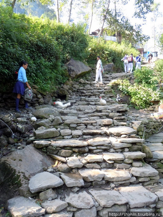 Каменные ступени ведут наверх Покхара, Непал