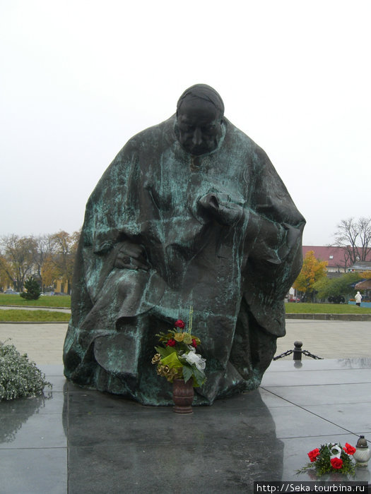 Памятник кардиналу Стефану Вышинскому Ченстохова, Польша