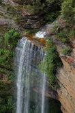 Воды в Австралии мало, поэтому все водопады тощие, несмотря на высоту.