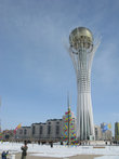 Башня Байтерек высотой 97 метров — символ новой столицы