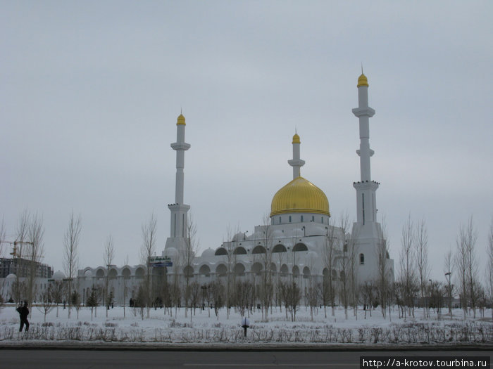 Главная мечеть, деньги на неё выделил, кажется, шейх Катара Астана, Казахстан