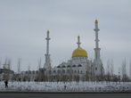 Главная мечеть, деньги на неё выделил, кажется, шейх Катара