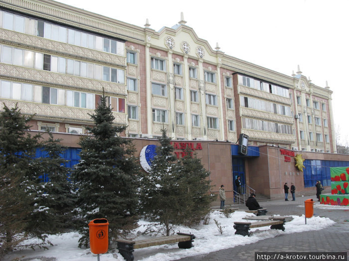 В старом центре модернизированные пятиэтажки Астана, Казахстан