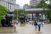 Скульптуры Ботеро стоят прямо на площадях и улицах