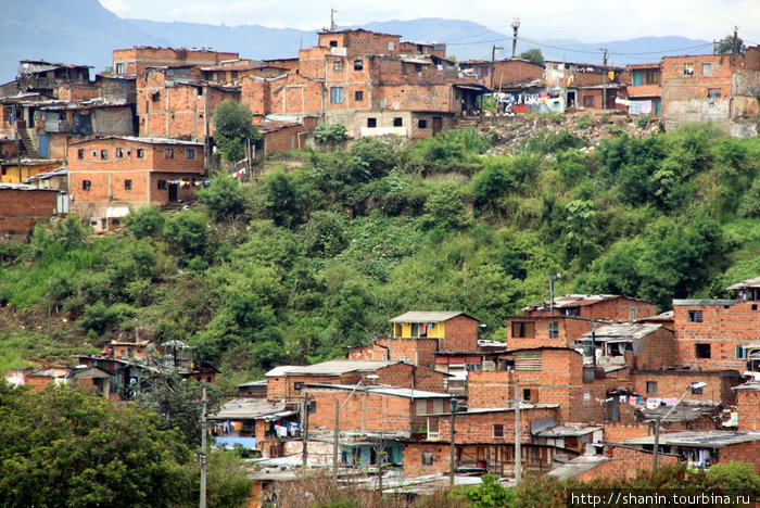 Трущобы на окраинах Медельин, Колумбия